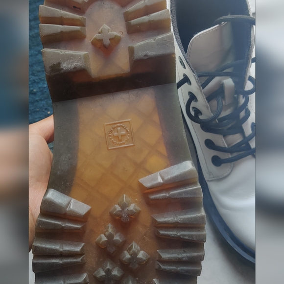 White luana Dr Martens - Picture 3 of 6